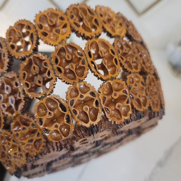 Walnut slice bowl. Very nice and sturdy. Perfect for any decor. American folkart - Picture 8 of 12